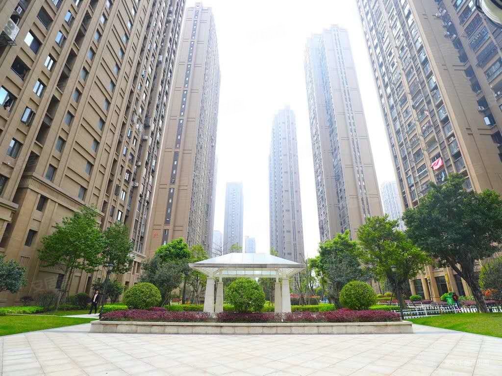 保利香槟国际3室2厅精装全明价格优惠