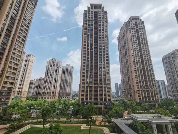 昆明官渡海伦国际海伦国际依云郡海伦国际依云郡精装三房带全套家具