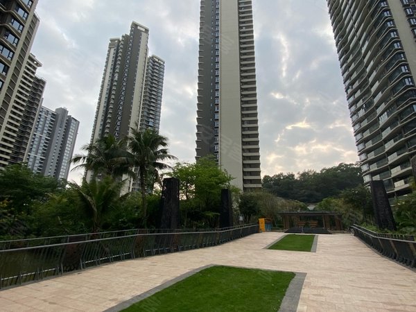 珠海横琴湾仔华发峰景湾湾仔口岸  华发峰景湾 精装三室两厅一厨一卫