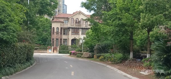 东方湾邸 花园别墅200多平,临河小区中庭