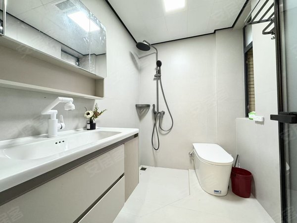 金华东阳横店南江名郡南江名郡！南江悦隔壁！装修炒鸡好！中央空调！带车位！豪华装修出租房源真实图片