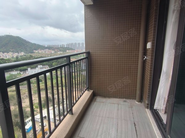 珠海斗门井岸龙光玖龙山市场附近.