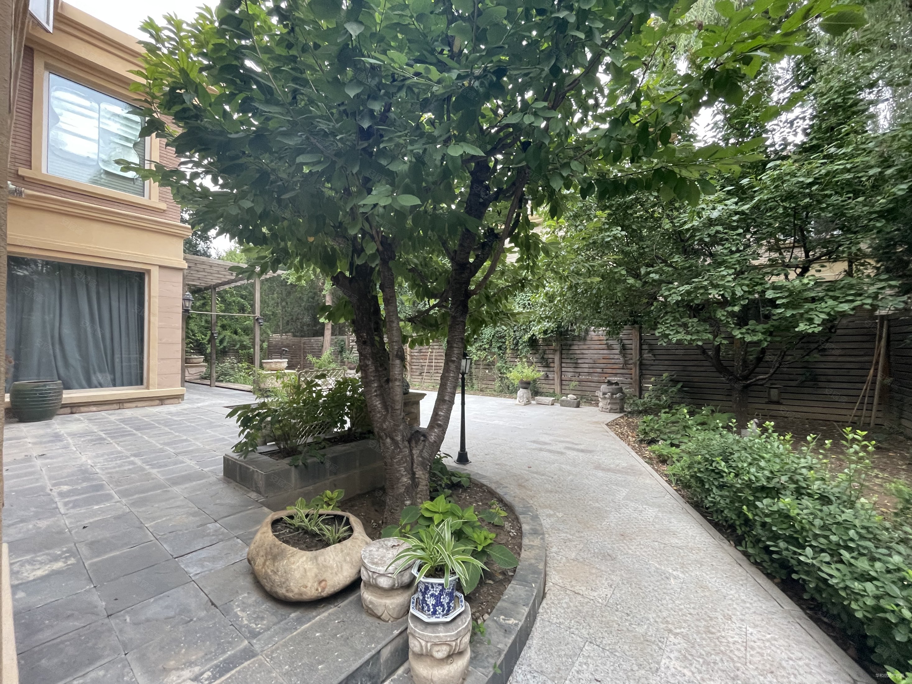 大湖山庄,独栋b户型,单排位置,房况保持好 ,带车位 ,可看