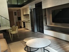 石狮石狮服装城世茂摩天城出租米兰广场精装两房1700元全屋定制大衣柜背景墙有多套房源出租房源真实图片