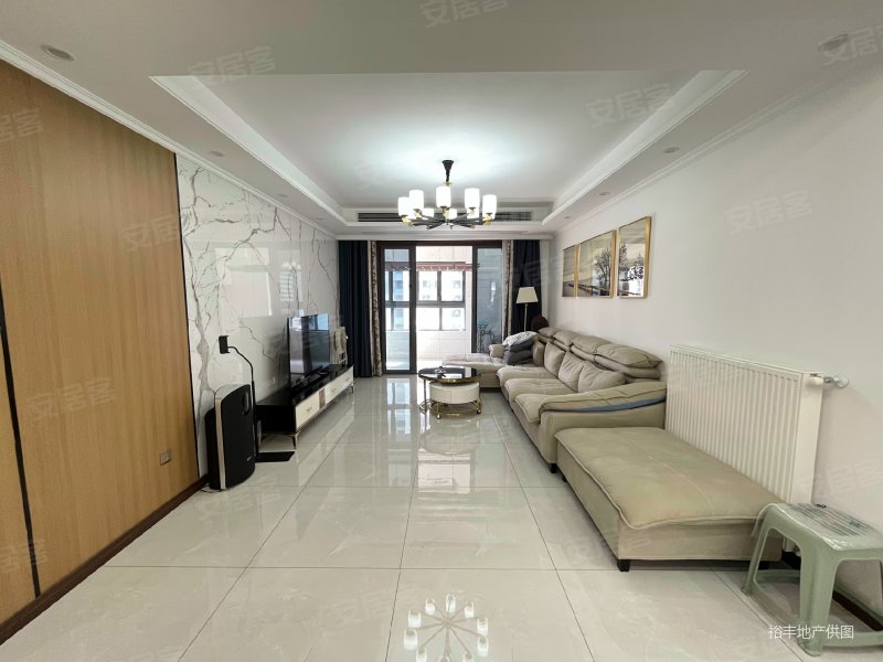 环湖cbd房东急急急卖精装可拎包入住 可送产权车位,万达悦湖苑二手房