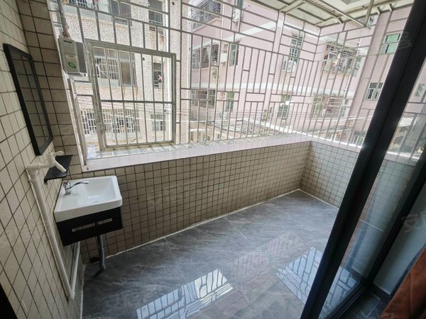 深圳布吉丹竹头圆墩小区丹竹头圆墩小区,朝南,大阳台,通燃气,全新家私