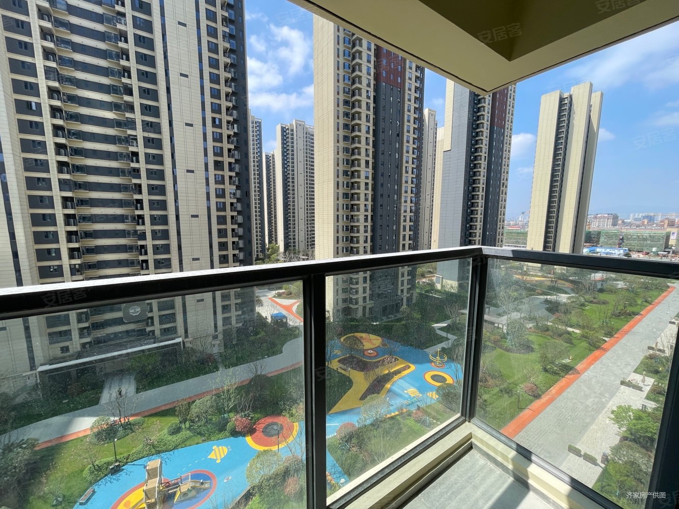 华润悦府小区中心安静舒适门口万象城购物广场摩天轮