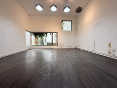 深圳龙岗坂田新上实拍！五园一期联排别墅 工业电影风 小区门口位置出租房源真实图片