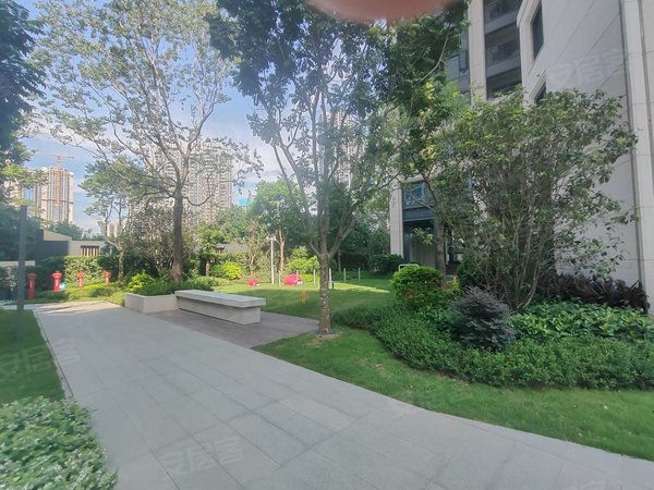 深圳光明光明峰境瑞府金地峰境瑞府四房二厅二卫小区环境好,交通购物