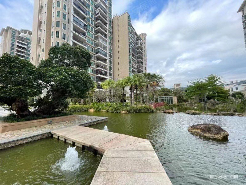 国华湖畔新城4室2厅2卫169㎡南北220万