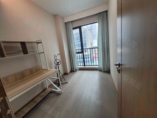 红山地铁口华业玫瑰四季二期 户型方正格局通透 地铁口三房出租房源