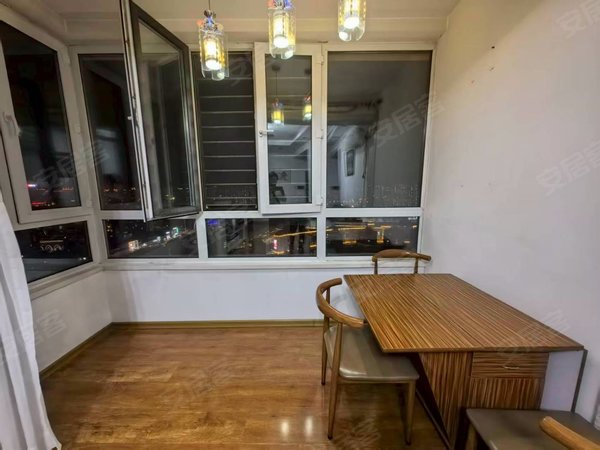 群力租房,王府井附近出租两室一厅 月付押一付一 下楼迈阿密 花海好