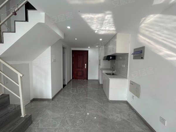 桐乡禾峰传奇实拍 复式loft 民用电 阳光很好 可办公也可配家具居住