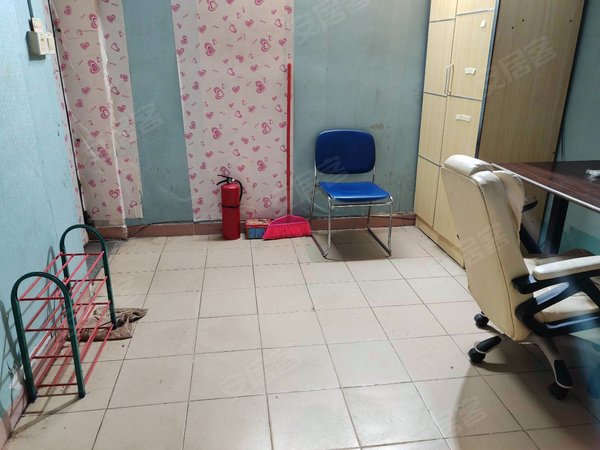 珠海香洲拱北口岸侨岭街住宅月租仅700元 拱北侨岭街 1楼独卫 1.