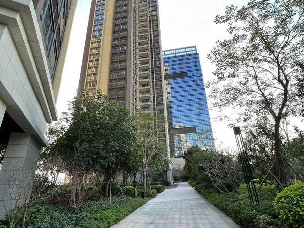 深圳坪山坪山万樾府比亚迪,创新广场,万樾府精装3房2卫,随时入住,房子