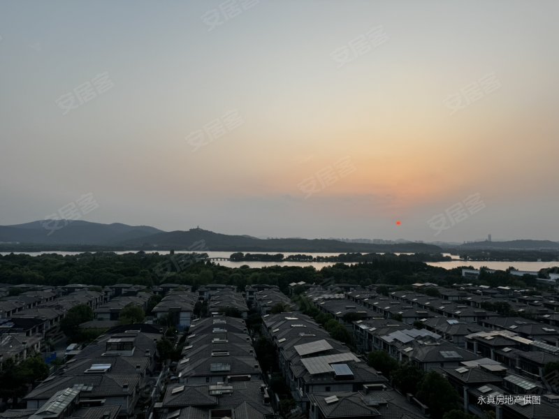 世茂石湖湾(北区)5室2厅2卫185.99㎡南北440万