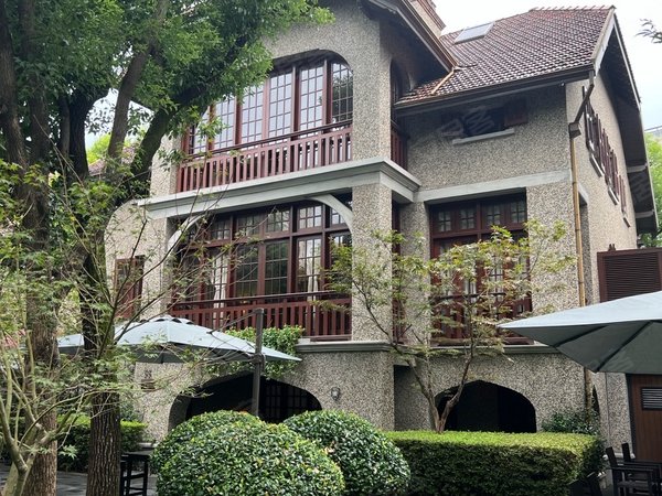 上海黄浦淮海中路思南公馆东苑复兴公园思南文艺区,小区中央次顶楼