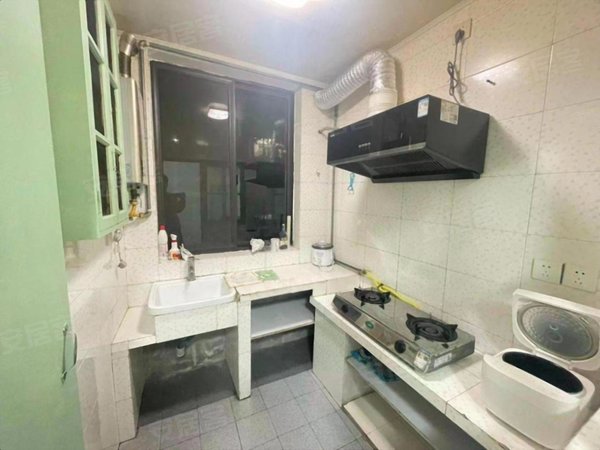 上海徐汇长桥长桥五村低价笋价出租 南1室,新出,看房方便有钥匙,急租