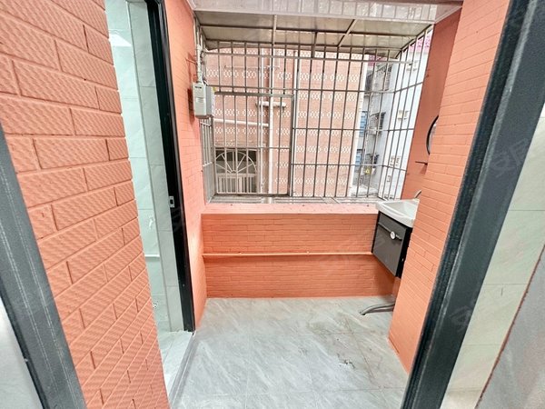 深圳布吉丹竹头圆墩小区3号线丹竹头站 100米 民水民电 电梯精装单间