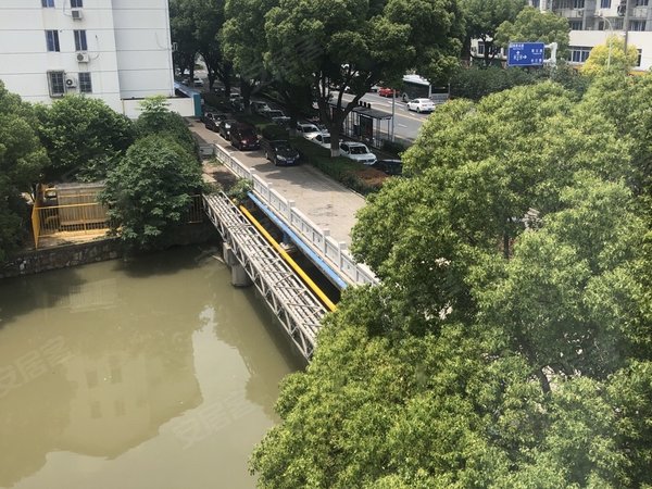 苏州常熟市区李闸路147号小区房间干净整洁有大阳台出租房源真实图片