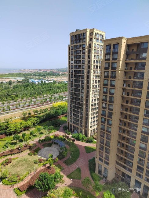 蓝谷地铁口旁边,精装套三带车位,集中供暖55,融创青岛湾琴湾二手房,75