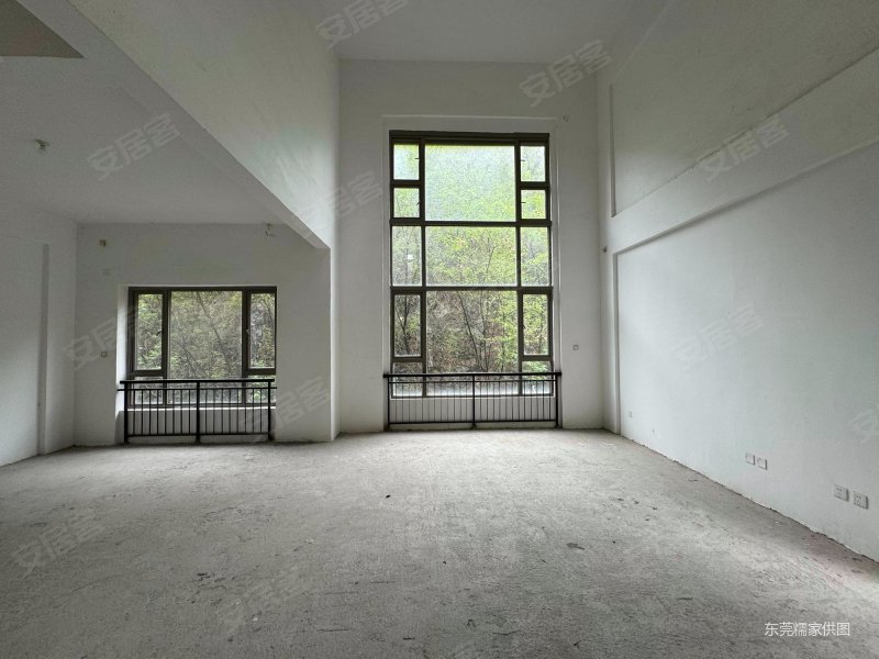 海逸豪庭御峰(别墅) 楼层好 高绿化 居住密度低 次新房