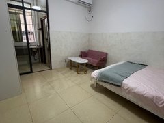 海口龙华国贸粉红色少女风的房间，连采进来的光也是粉的出租房源真实图片
