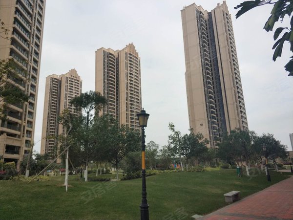 广州增城新塘保利东江首府保利东江首府 4室2厅2卫 南北通透 电梯房