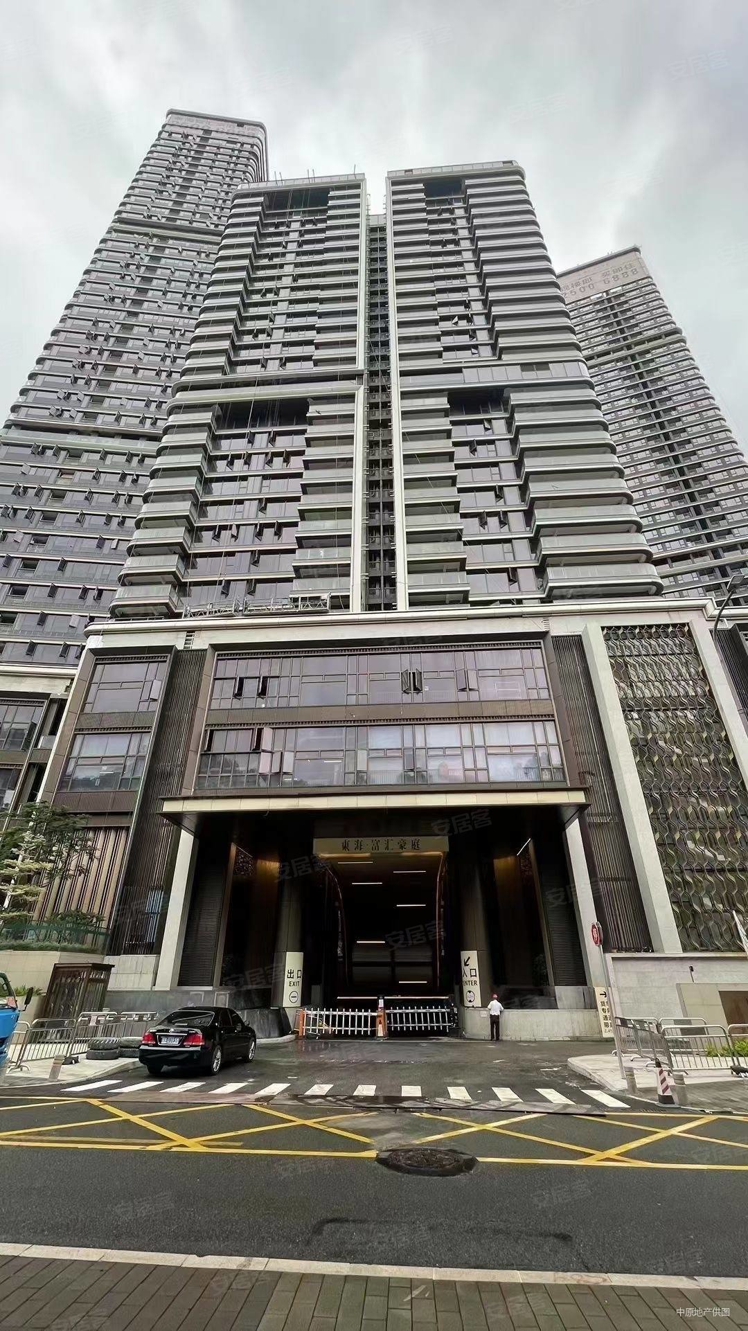 毛坯四房 中层看梧桐山 采光好 现楼只有契税 价格可商量,东海富汇豪