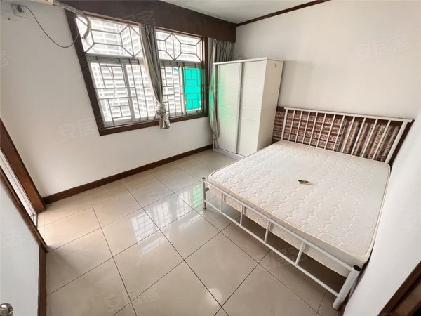 深圳福田岗厦福源大厦岗厦地铁站旁精装三房出租,看房方便.