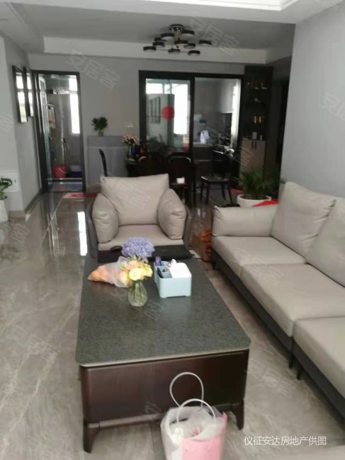 东郡华府靠近玫瑰园绿地东边小区环境优雅安静祥和适合人居