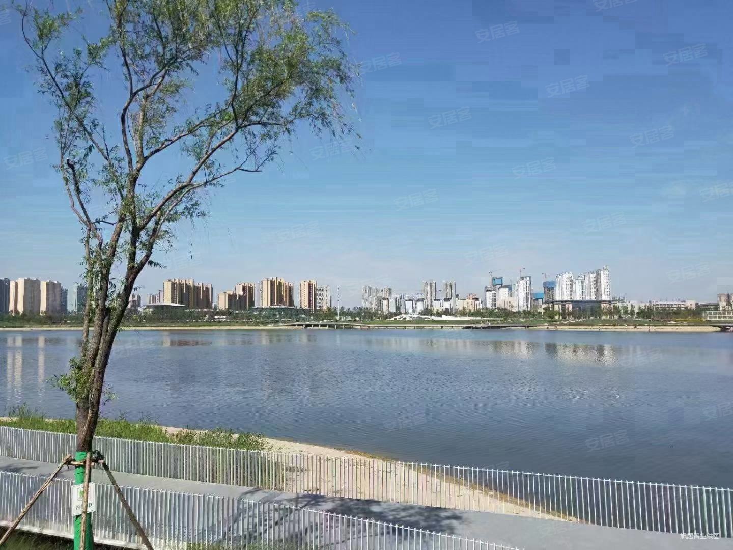 陆港滨海湾 毛坯2室 88平 一线河景房 房子已经满二