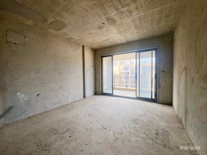 惠阳新圩水岸花山花山小区毛坯高层双阳台大四房