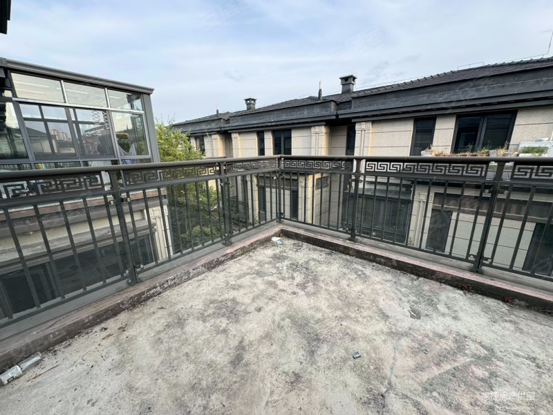 新中式风格建发独墅湾联排别墅 地下两层地上三层 小区环境优美