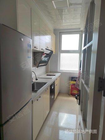 急白领公寓 房龄新 近医院 交通便利 南向采光好 正规商品房