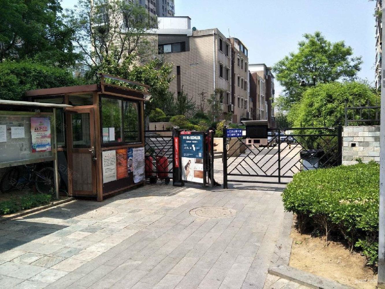 新上大华御庭82平两室新装修拎包住环境好安静