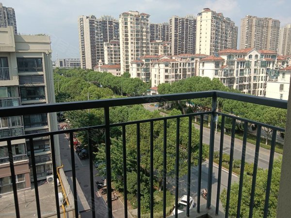 无锡新吴梅村上品花园上品花园精美小三房,可以办车位南北通透户型好