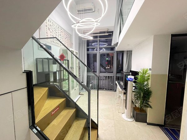 深圳福田华强北恒邦壹峯恒邦壹峯精装复式一房一厅,拎包入住,价格优