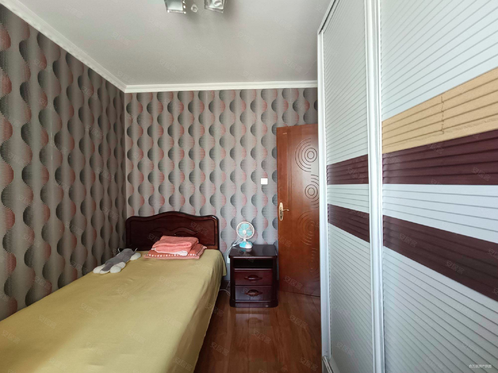 花鸟鱼市旁边 电梯房 拎包入住 看房方便 兰化三中 可按揭