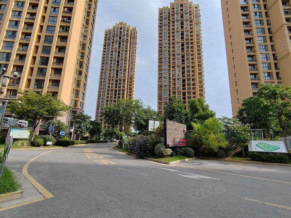 无锡新吴太湖花园新光嘉园(三期)宝龙广场旁 新光嘉园精装两房 家电