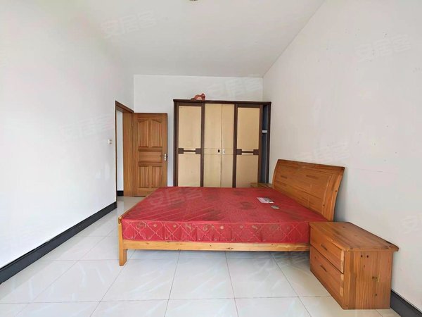 重庆南岸经开区龙脊金山佳苑南湖轻轨站旁 六院对面 正规电梯一室一厅