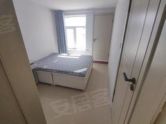 赤峰新城区玉龙大街个。人。出租阳面卧室独立卫生间实体墙有衣柜写字台出租房源真实图片