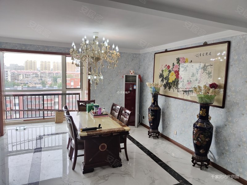 165w大姨装修完一天没住在南湖买的别墅 想要的来 价格合适