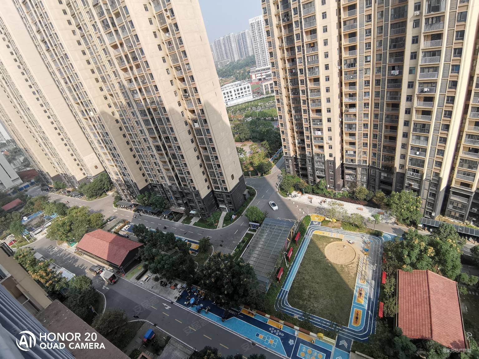 光谷东左岭新城板块智苑小区小三房中间好楼层房本已经满二