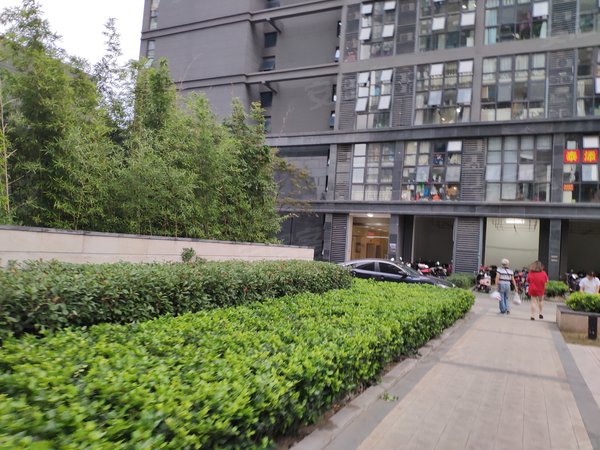 上海嘉定安亭安亭财富广场(南楼)安亭地铁口500米  出门大润发  精装