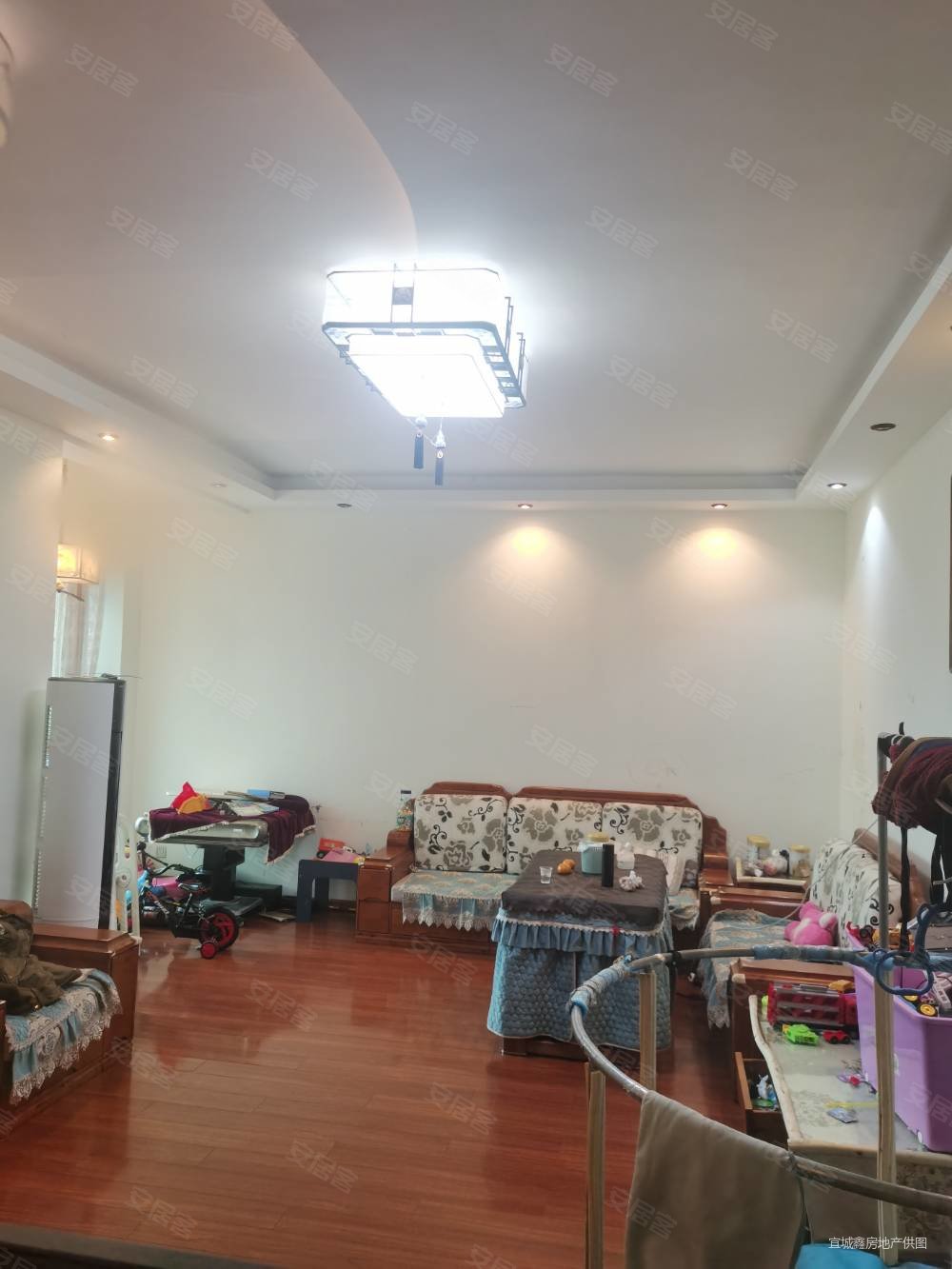 天利广场3室2厅2卫146㎡南北69.8万