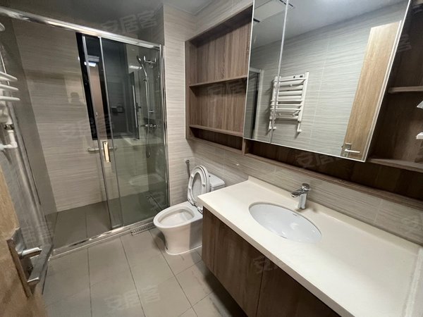 邢台桥西邢西汽车站美的国宾府实地拍摄,美的国宾府精装三室,房东急租