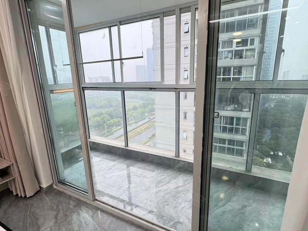 【多图】瞰湖花园(五期),科技城租房,绿地瞰湖花园精装大阳台一室一厨