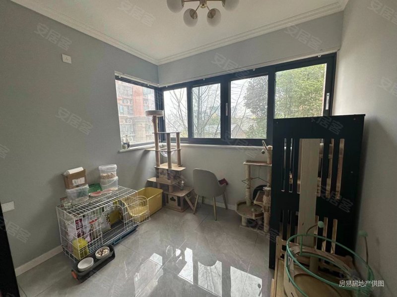 金誉兰庭洋房精装套四双卫近医院次新小区精装可拎包入住