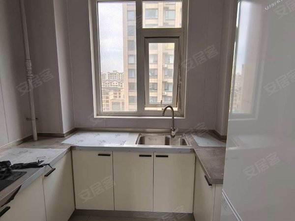 紫悦府新出,精装三室双卫的,第一次出租,钥匙在手随时看房,莱西租房